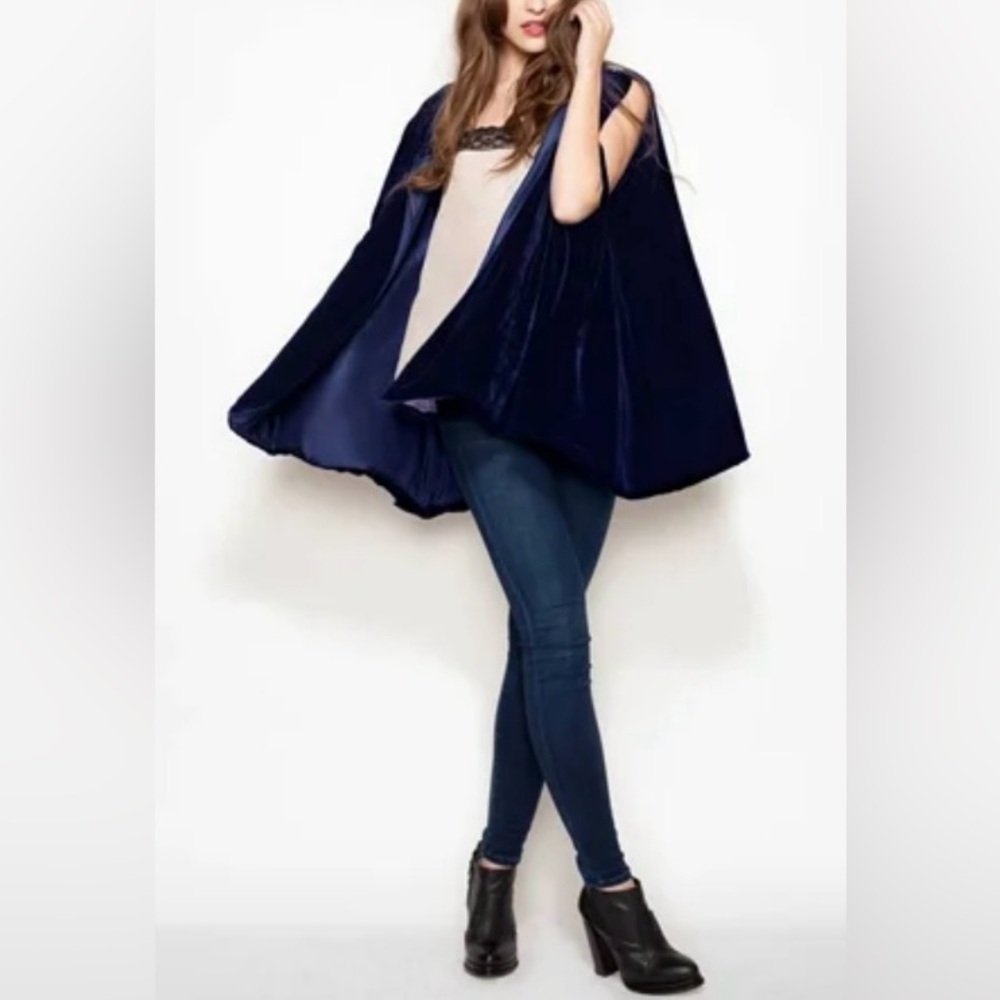 Winter Kate velvet cape